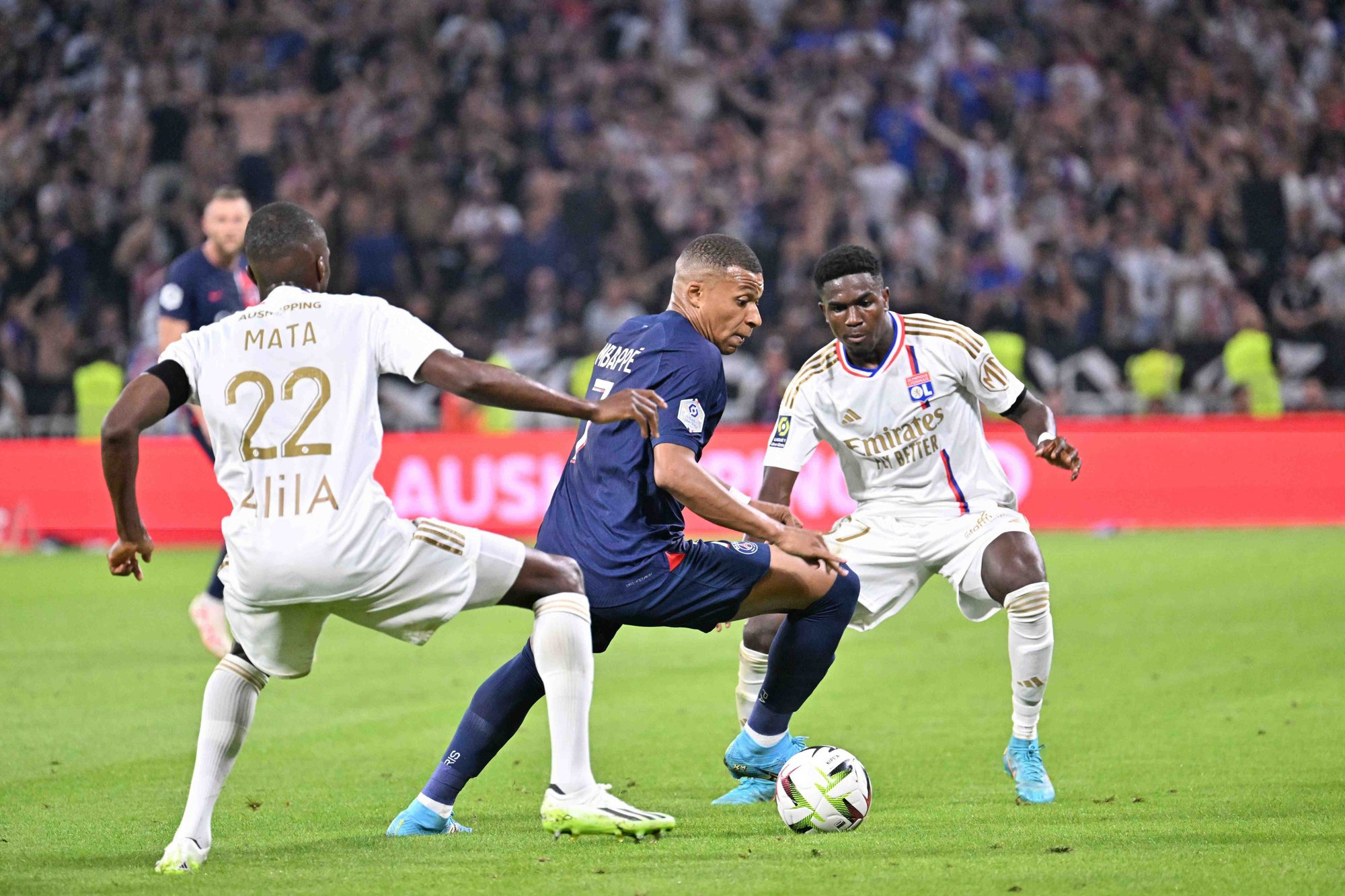 2023-09-03T000000Z_1258139446_MT1PANP2755520216_RTRMADP_3_FOOTBALL-OLYMPIQUE-LYONNAIS-VS-PARIS-SAINT-GERMAIN-LIGUE-1 (1)